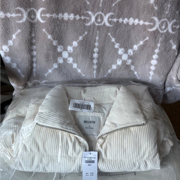 Hollister Cream Corduroy Jacket - Picture 4 of 9